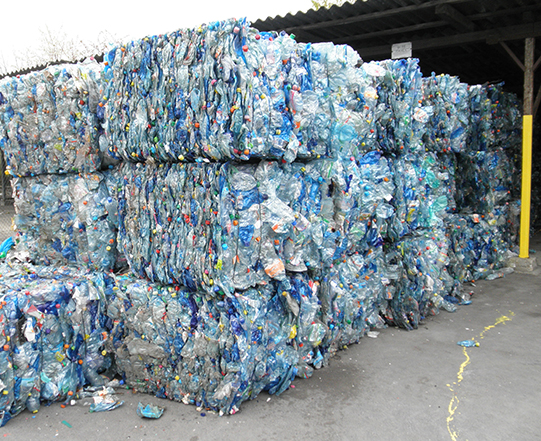 pacas de plástico reciclado